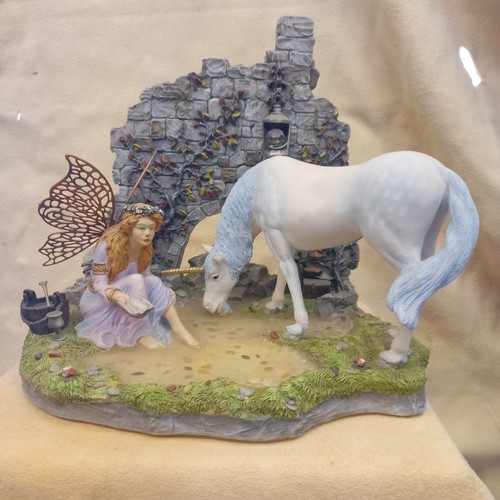 Sammlerfigur fee mit einhorn - sammlerfigur,