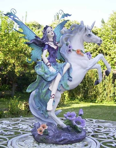 Wunderschöne elfe mit - wunderschöne, einhorn